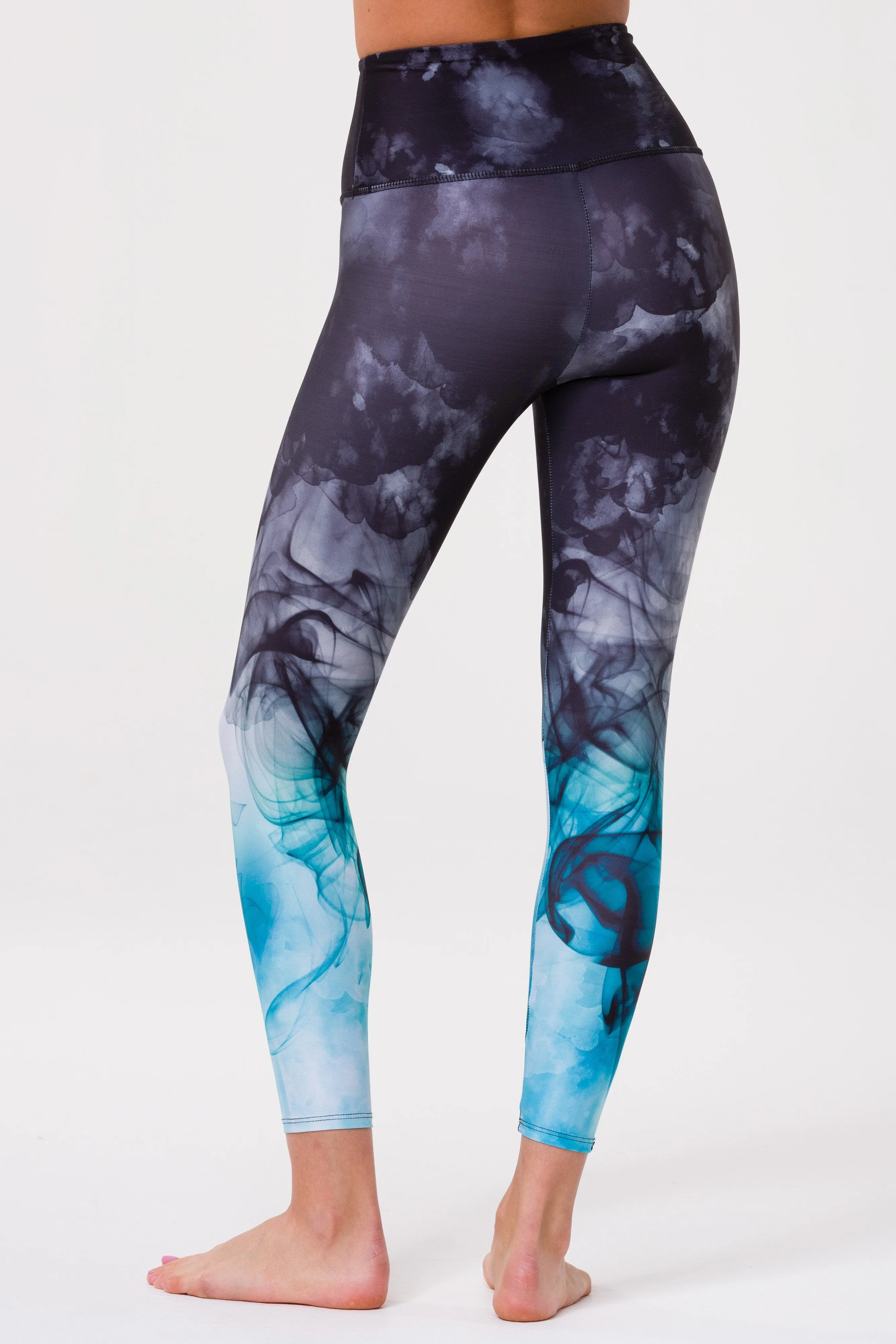 ONZIE // HIGH RISE GRAPHIC LEGGING - SMOKEY ICE